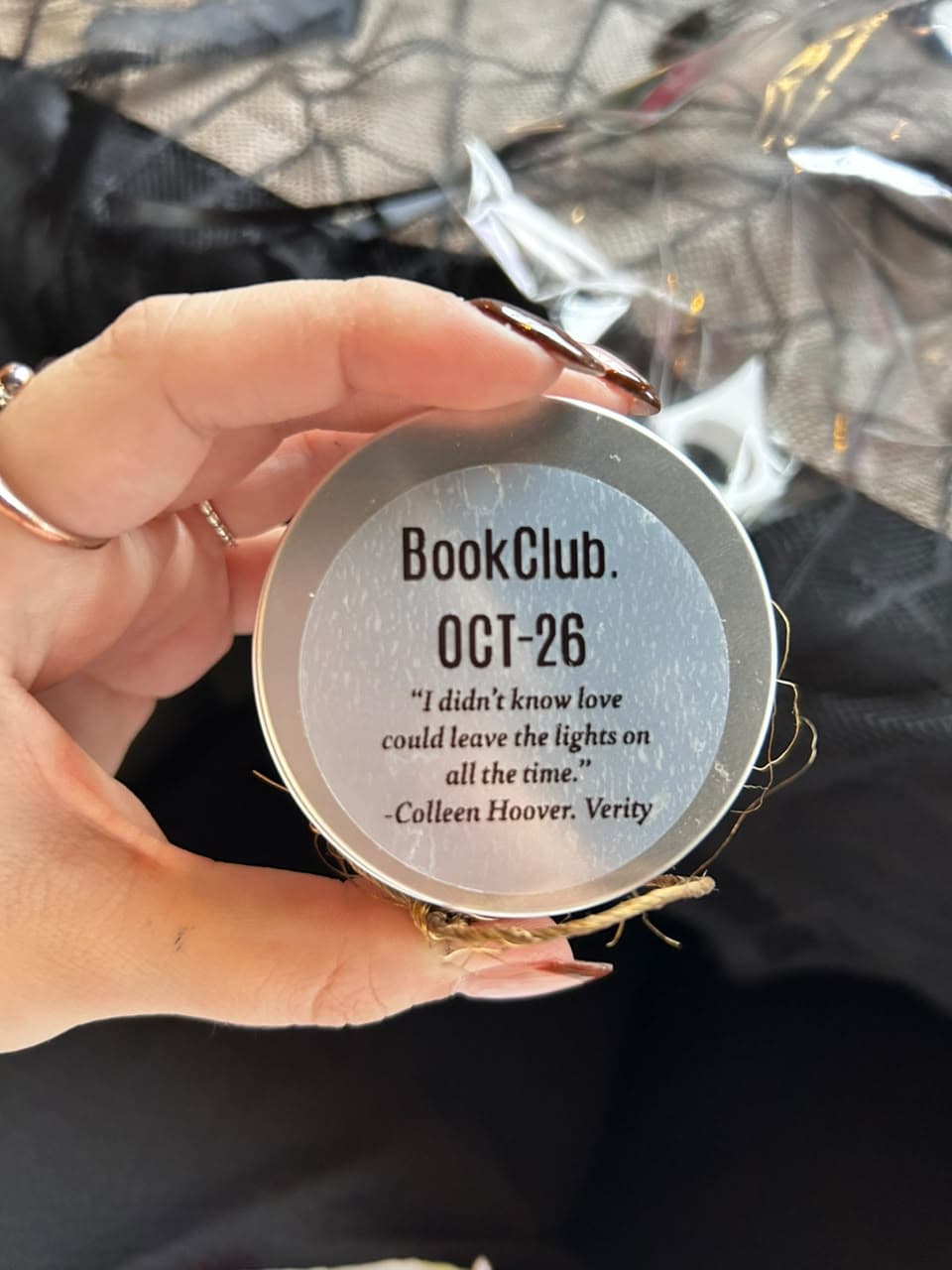 Vela de recuerdo BookClub OCT-26 con frase de Verity